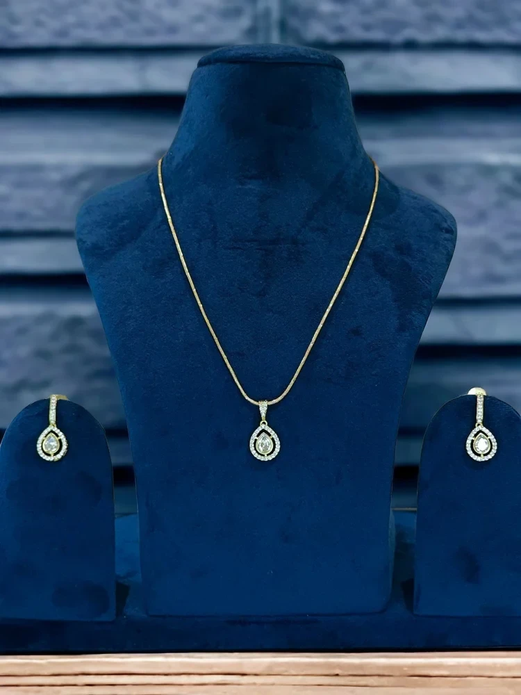 Brass Artificial Jewelry Pendant Set