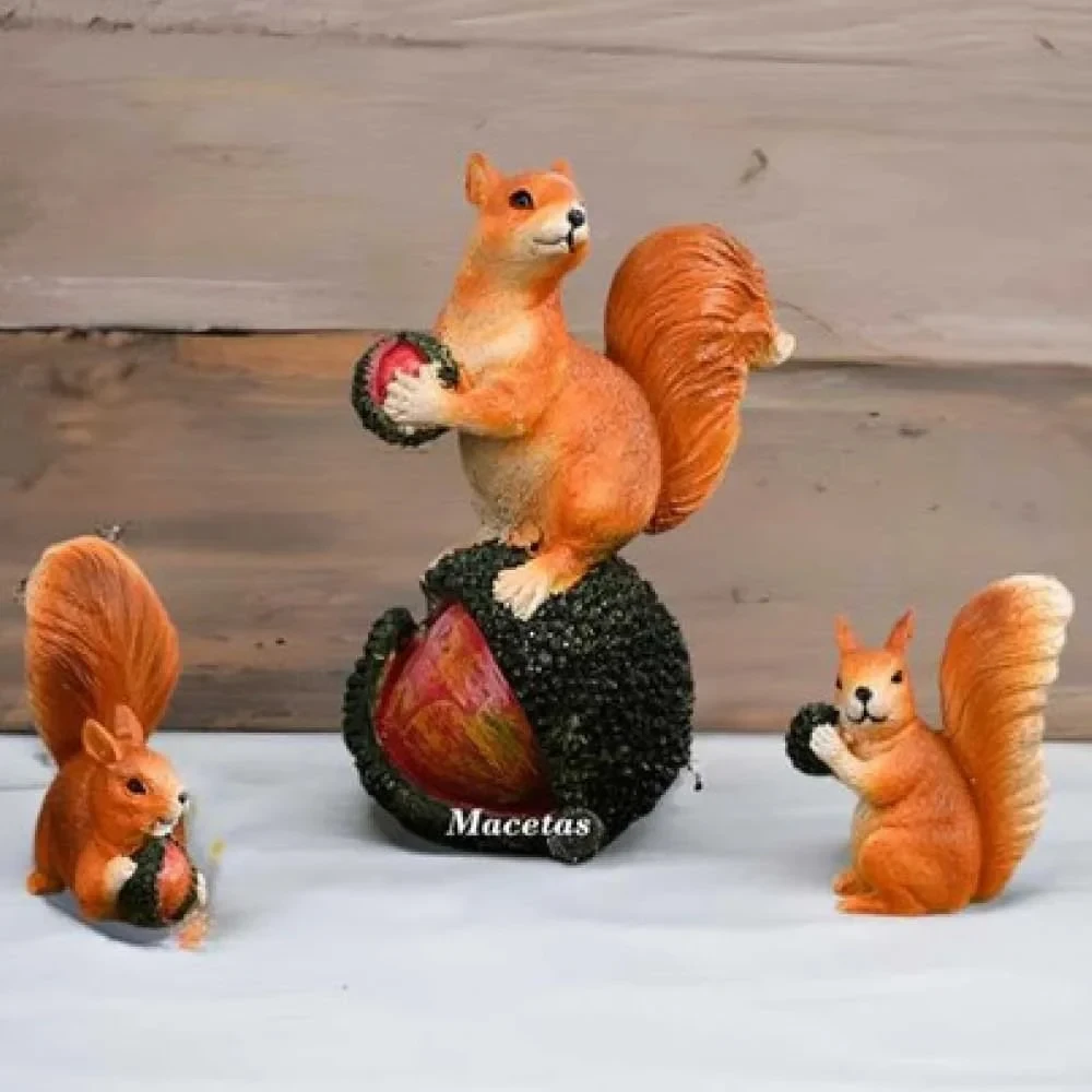 Brown and black Resin Squirrel Garden Decor Statue Set of 3, Size/Dimension: 6in
